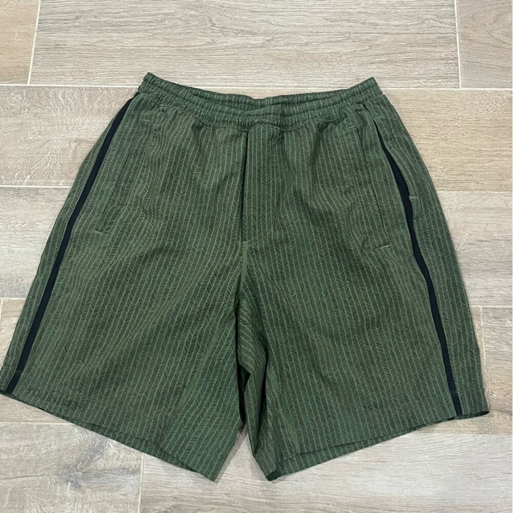 Lululemon Green Pace Breaker men’s shorts w/ liner, green/black